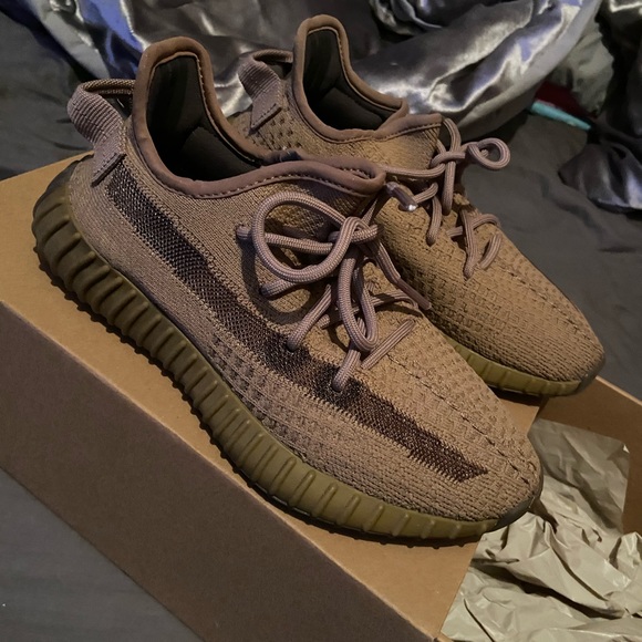 Yeezy Shoes - Mens Yeezy "Earth" Size 5 (Womens 6.5-7)